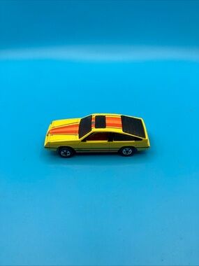 Vintage Hot Wheels Pontiac J-2000 Yellow Blackwall